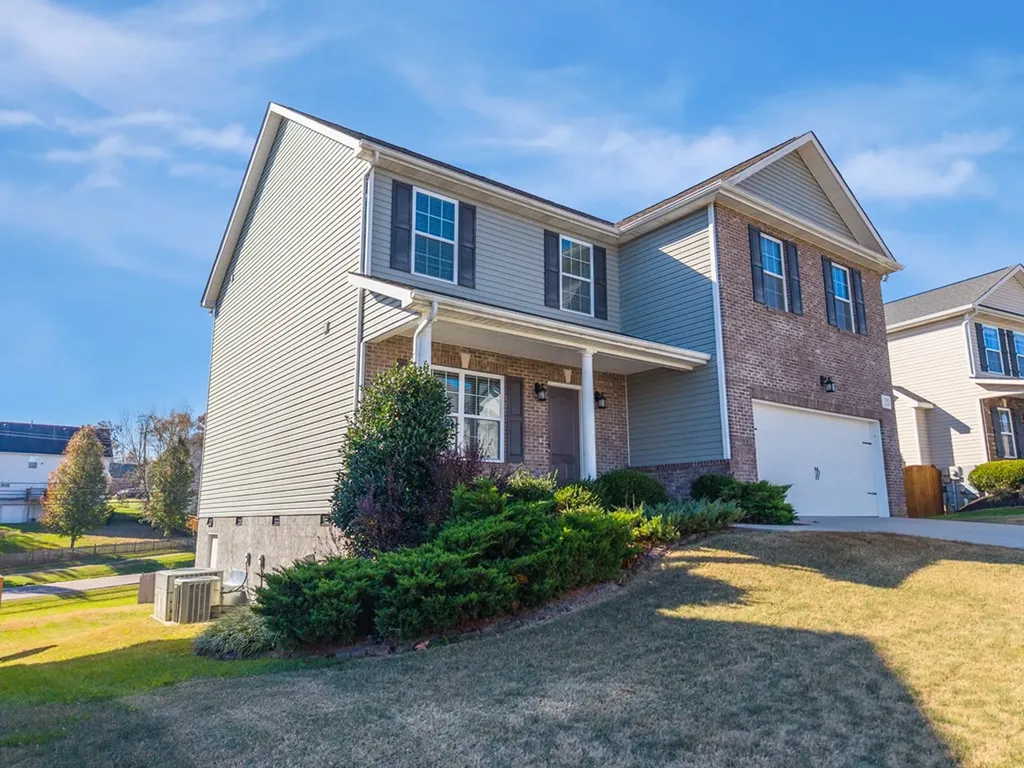 1912 Mahogany Wood Trail Knoxville TN 37920