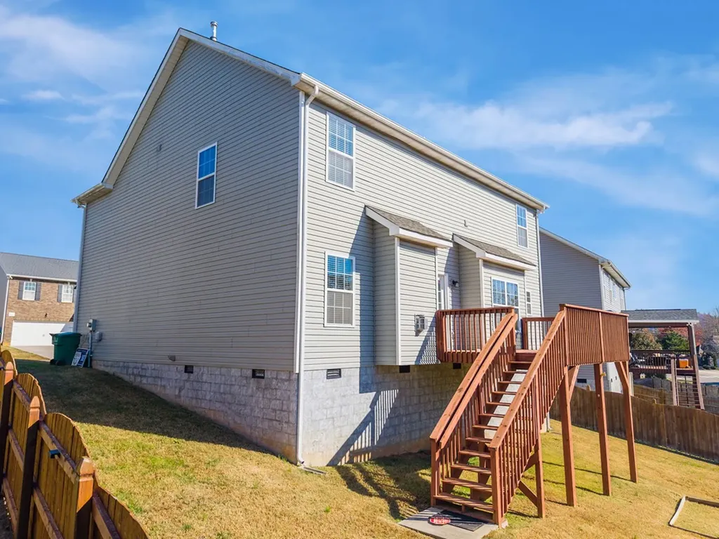 1912 Mahogany Wood Trail Knoxville TN 37920