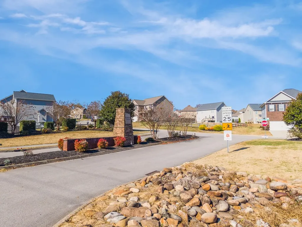 1912 Mahogany Wood Trail Knoxville TN 37920