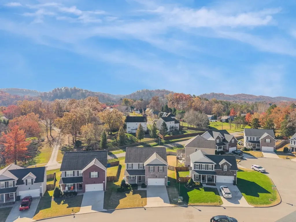 1912 Mahogany Wood Trail Knoxville TN 37920