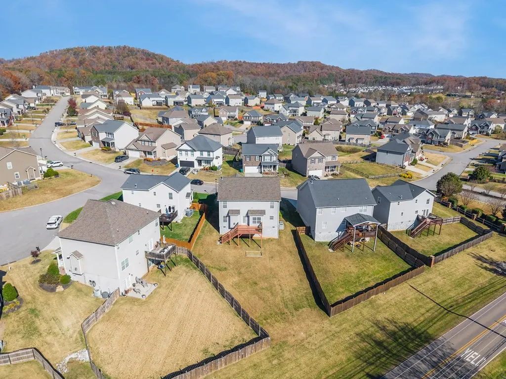 1912 Mahogany Wood Trail Knoxville TN 37920