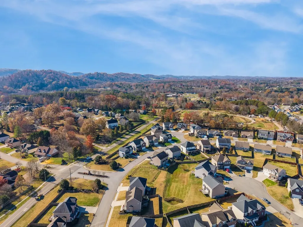 1912 Mahogany Wood Trail Knoxville TN 37920