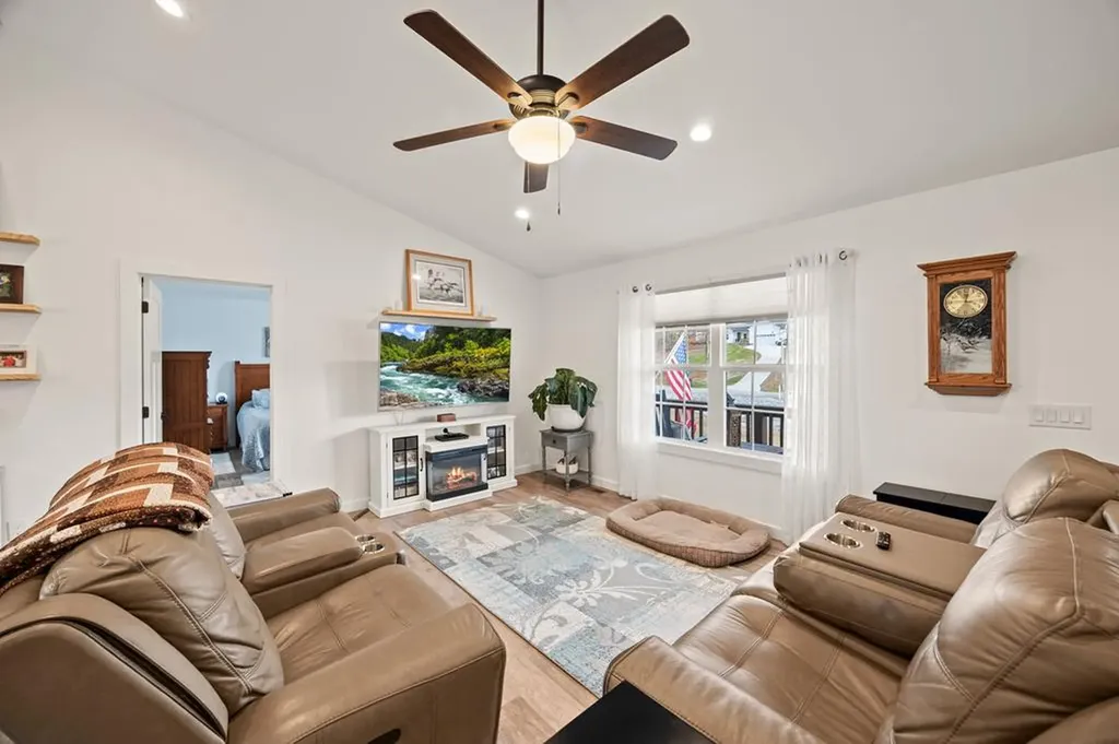 1909 Alex Lane Cookeville TN 38506