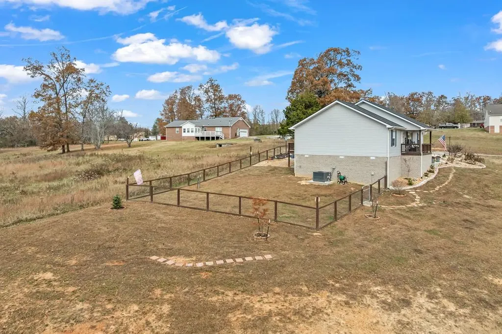 1909 Alex Lane Cookeville TN 38506