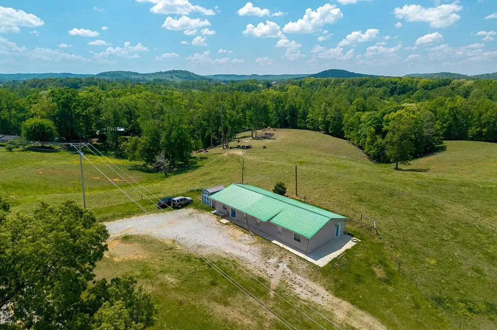 3065 Willow Grove Highway Allons TN 38541