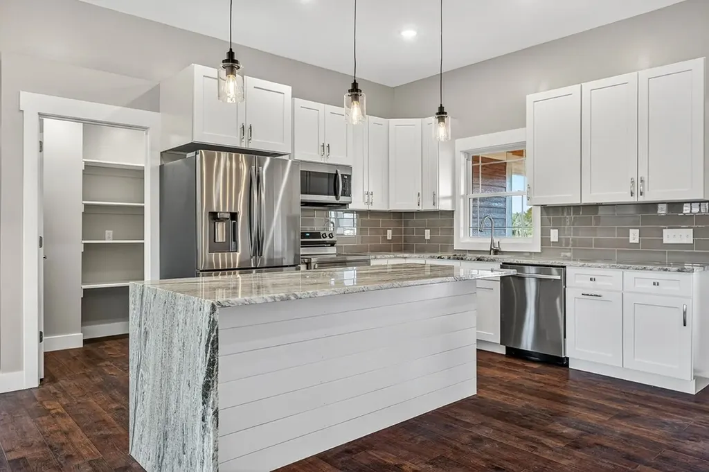 196 Dairy Barn Sparta TN 38583