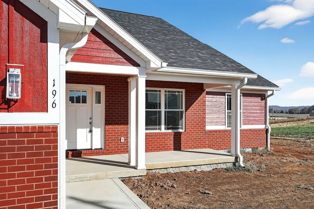 196 Dairy Barn Sparta TN 38583