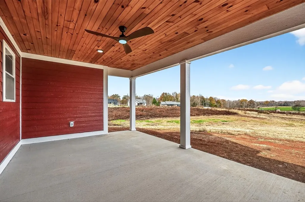 196 Dairy Barn Sparta TN 38583