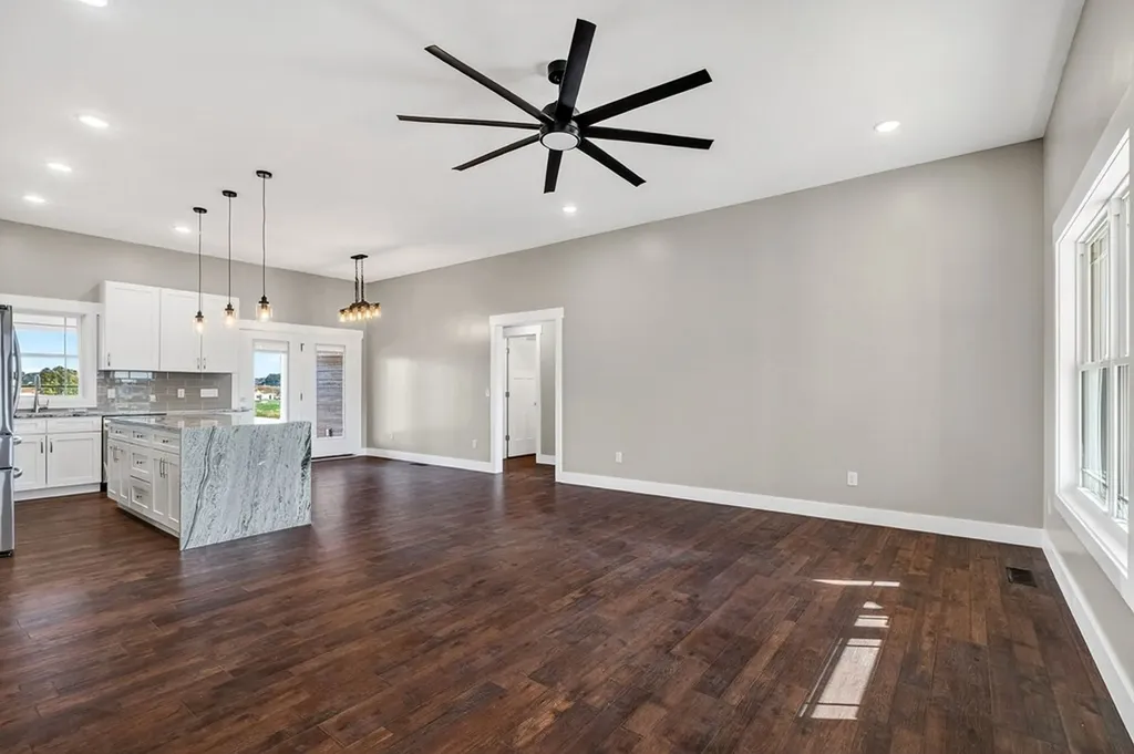 196 Dairy Barn Sparta TN 38583