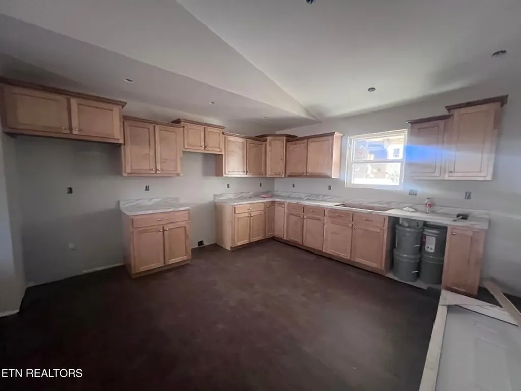 512 St. Anthony Drive Jamestown TN 38556