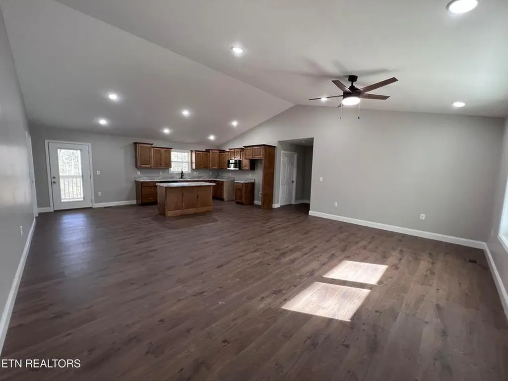 133 Jay Loop Jamestown TN 38556