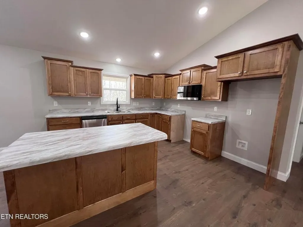 133 Jay Loop Jamestown TN 38556