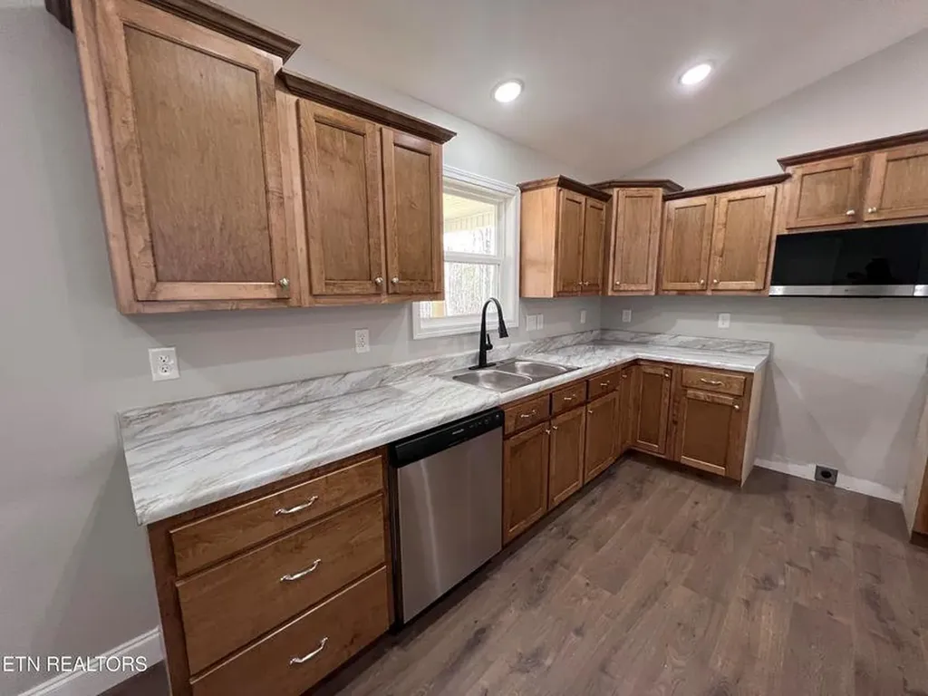 133 Jay Loop Jamestown TN 38556