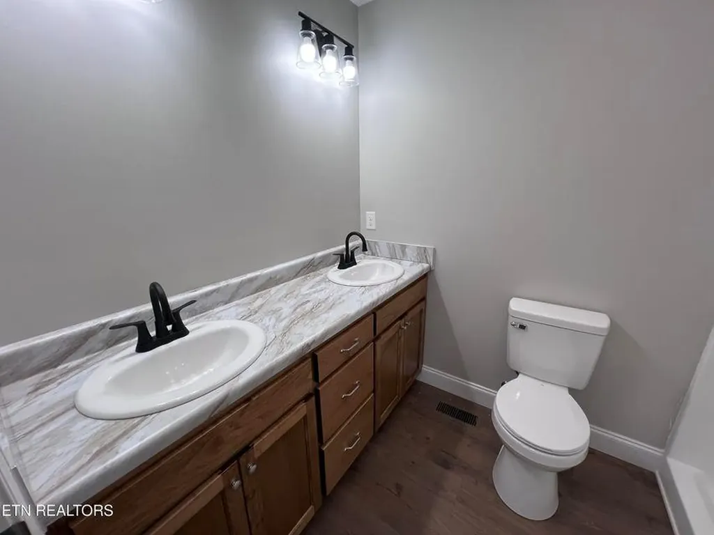 133 Jay Loop Jamestown TN 38556