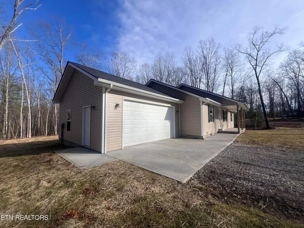 133 Jay Loop Jamestown TN 38556