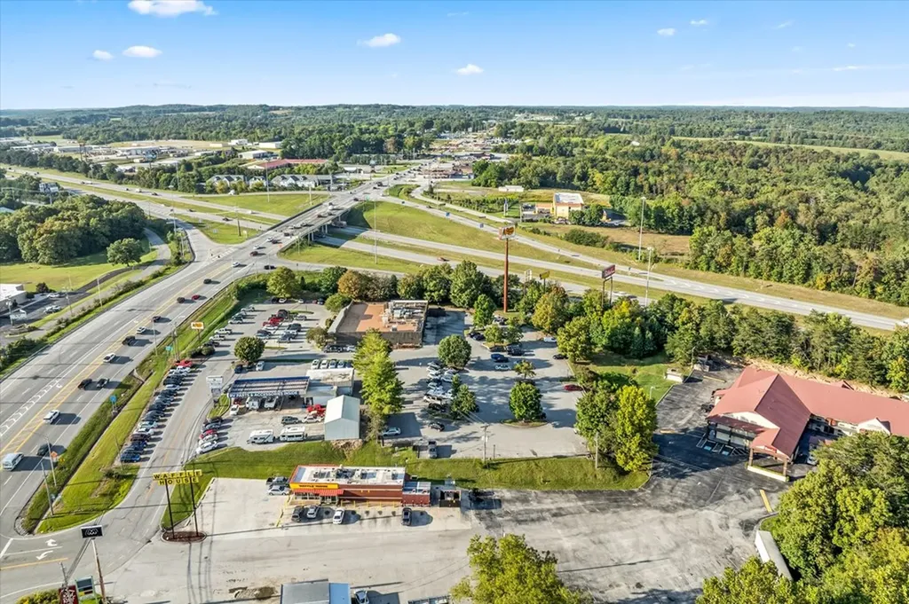 4038 N Main Street Crossville TN 38555