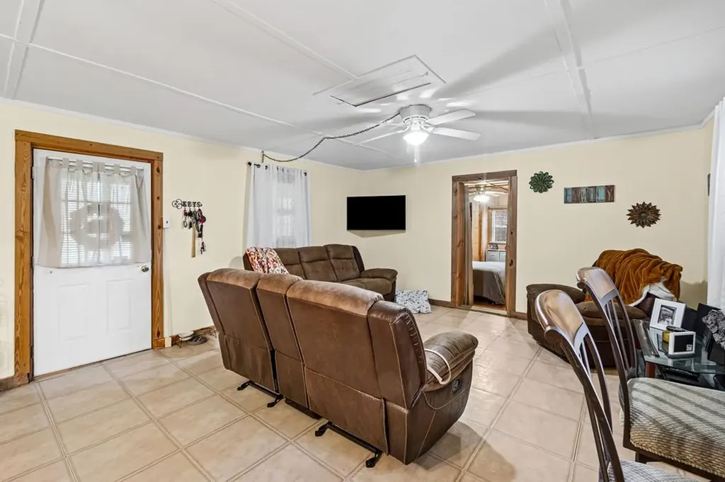 215 Roughshod Lane Hilham TN 38568