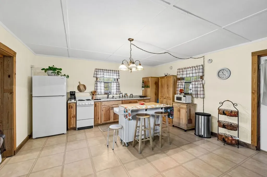 215 Roughshod Lane Hilham TN 38568