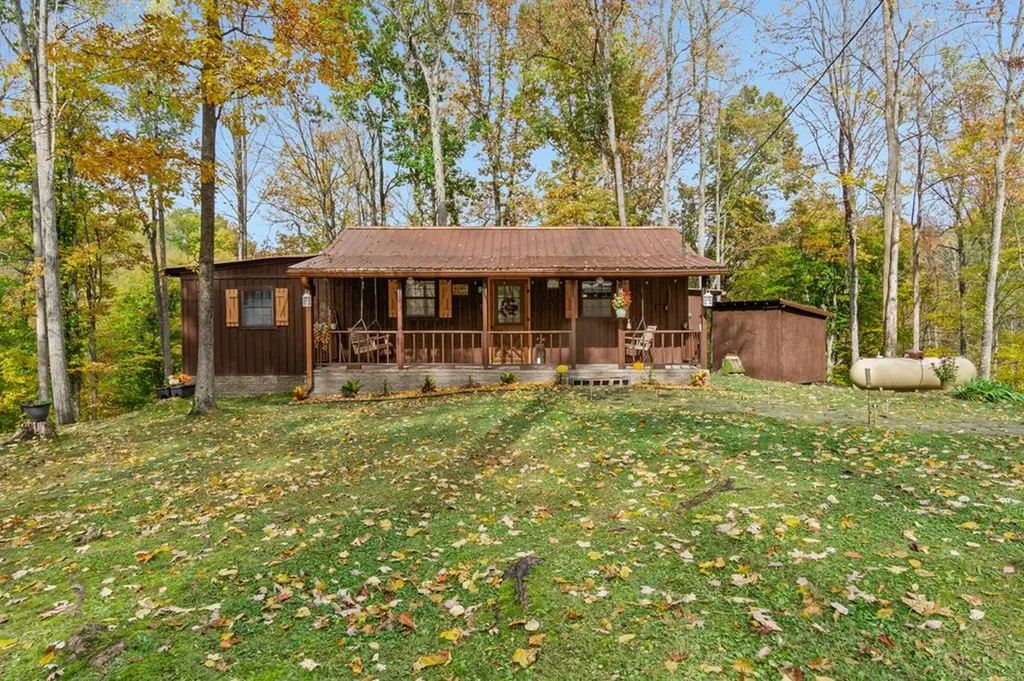 215 Roughshod Lane Hilham TN 38568