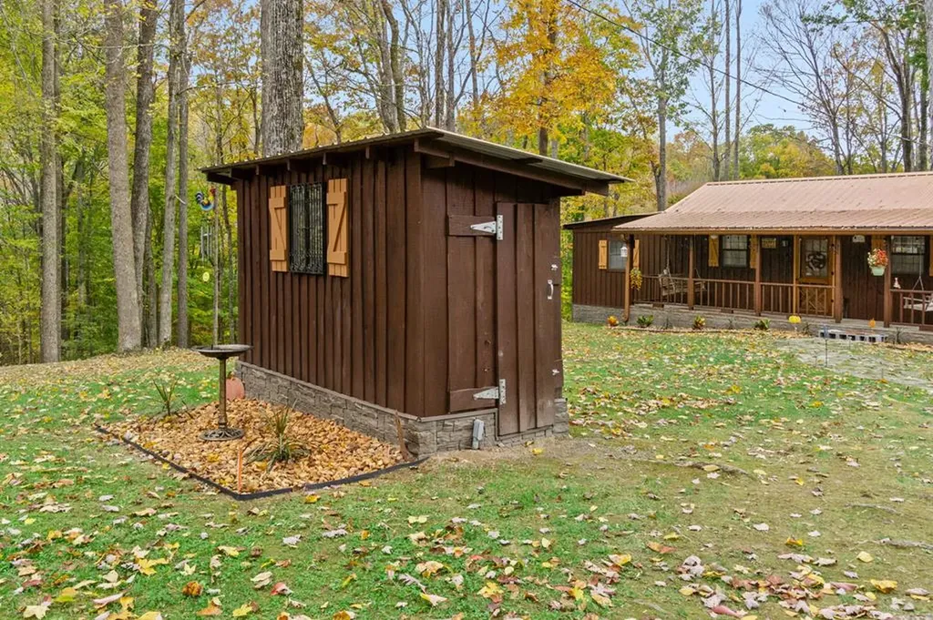 215 Roughshod Lane Hilham TN 38568