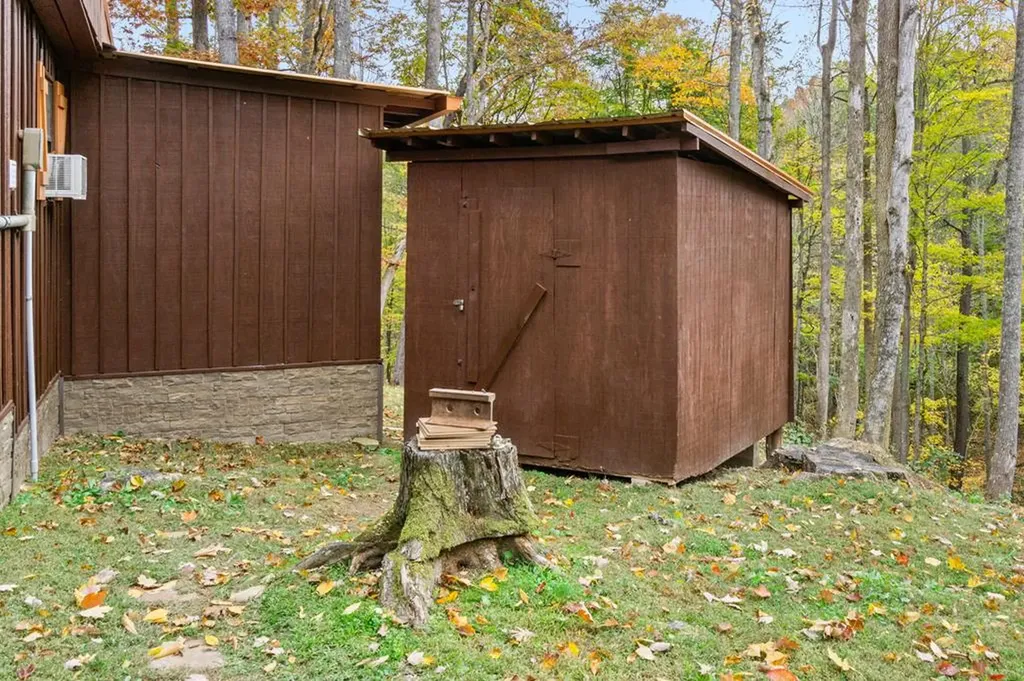 215 Roughshod Lane Hilham TN 38568