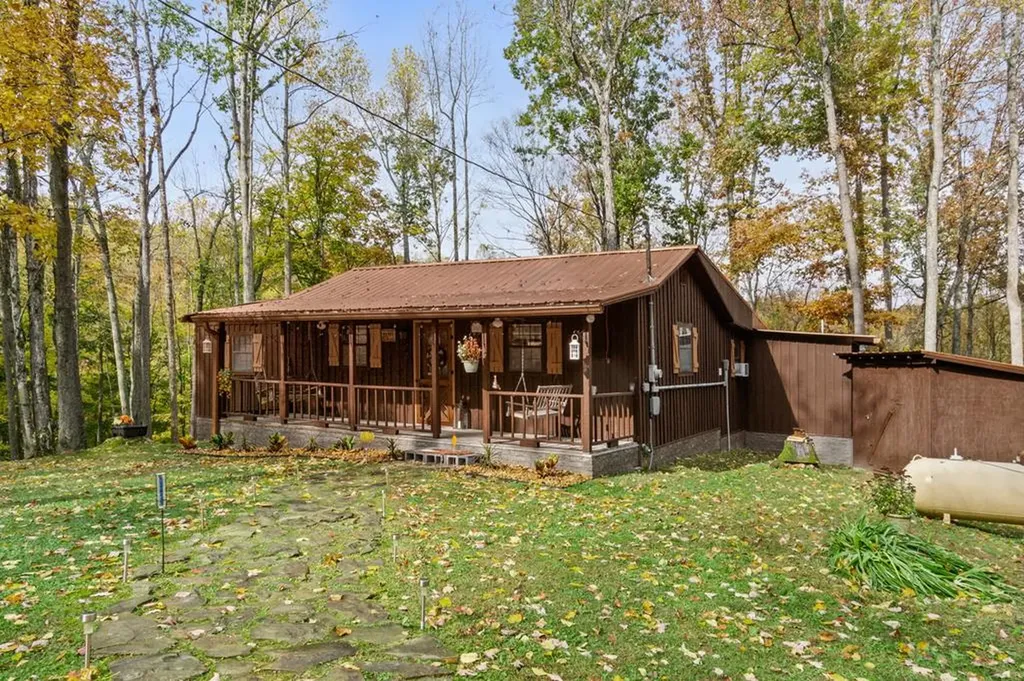 215 Roughshod Lane Hilham TN 38568