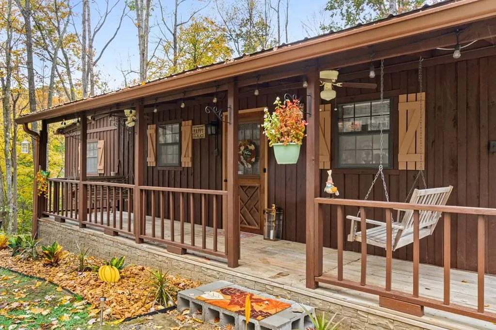 215 Roughshod Lane Hilham TN 38568