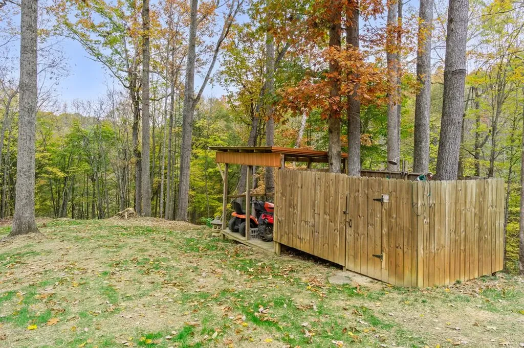 215 Roughshod Lane Hilham TN 38568