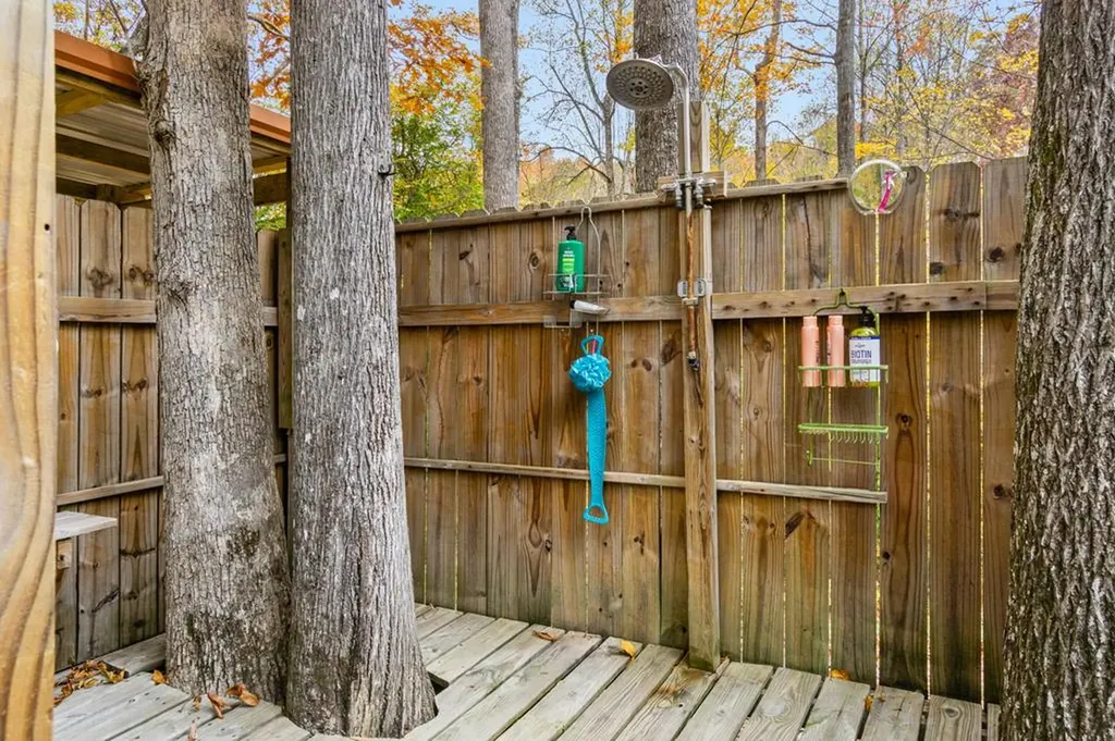 215 Roughshod Lane Hilham TN 38568