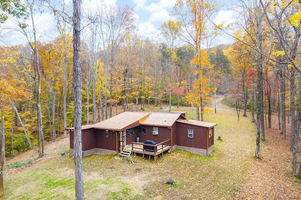 215 Roughshod Lane Hilham TN 38568