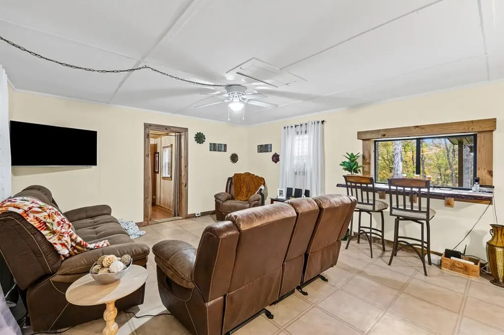 215 Roughshod Lane Hilham TN 38568