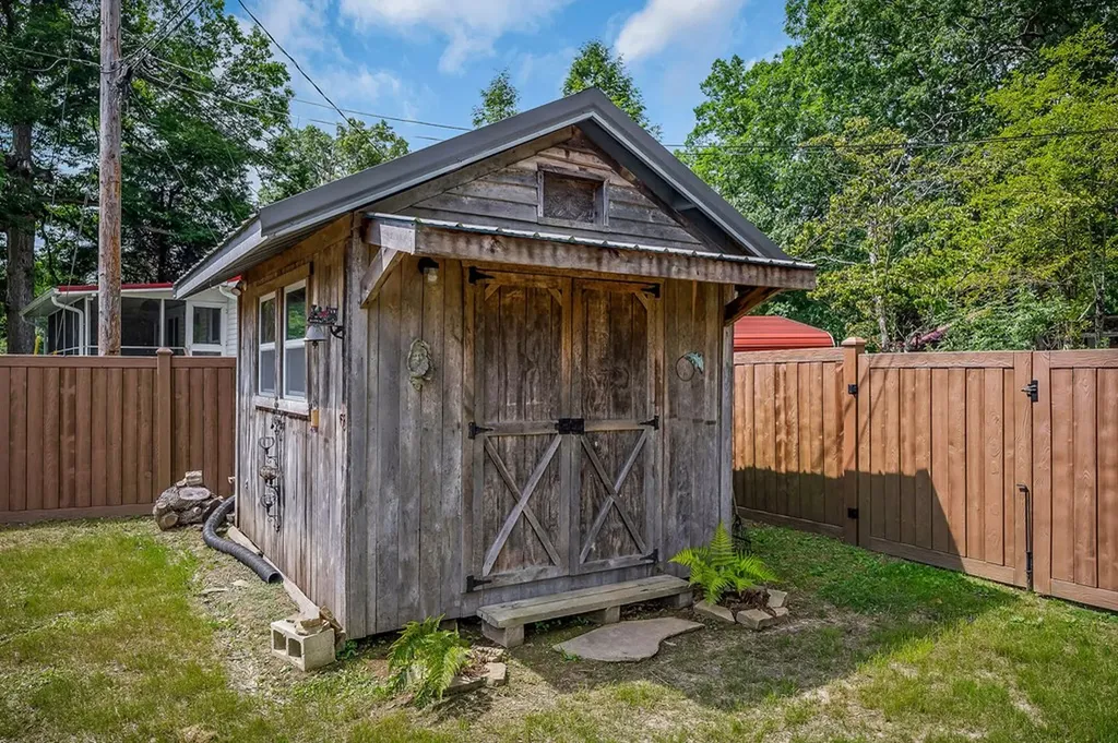 179 Holiday Lane Sparta TN 38583