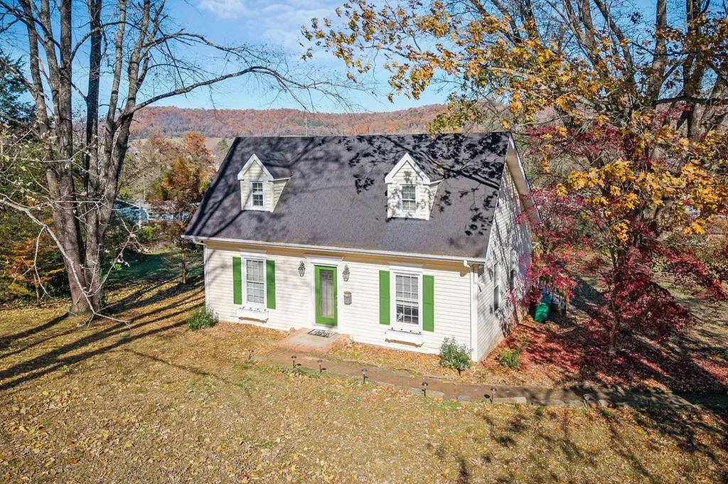 816 Peach Drive Livingston TN 38570