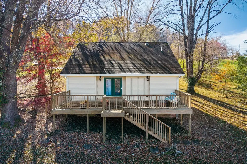 816 Peach Drive Livingston TN 38570