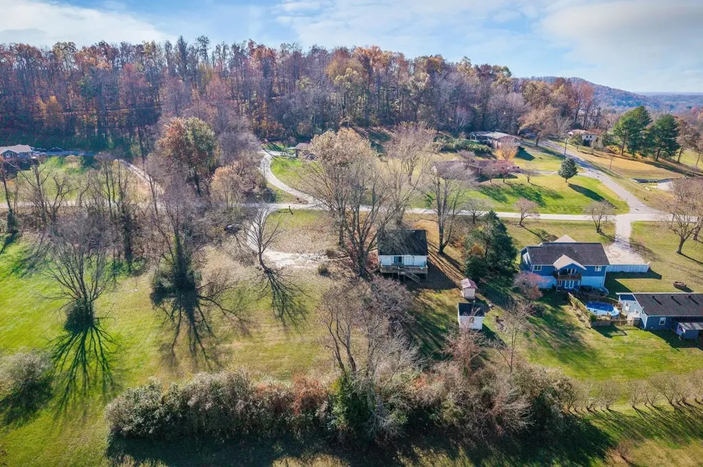 816 Peach Drive Livingston TN 38570