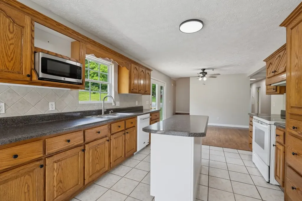 121 Lock Seven Lane Carthage TN 37030