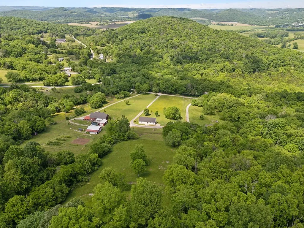 121 Lock Seven Lane Carthage TN 37030