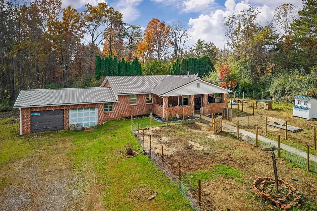 345 Jw Farris Drive Sparta TN 38583