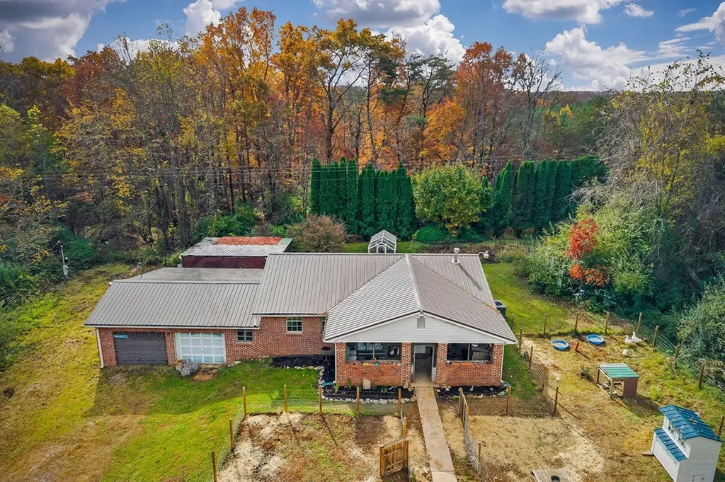 345 Jw Farris Drive Sparta TN 38583
