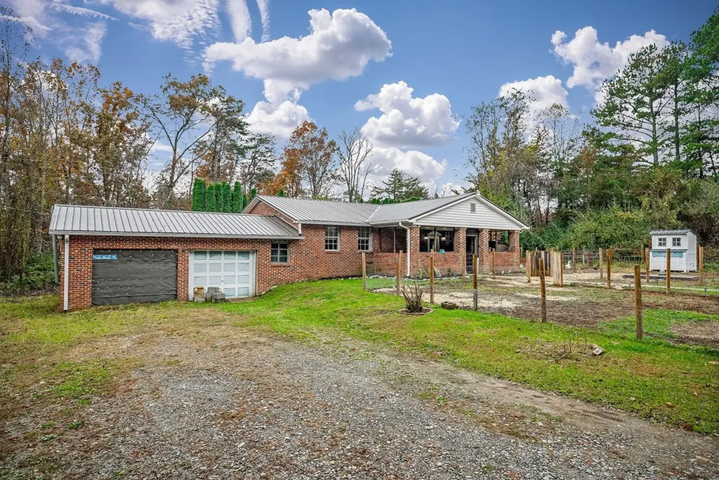 345 Jw Farris Drive Sparta TN 38583