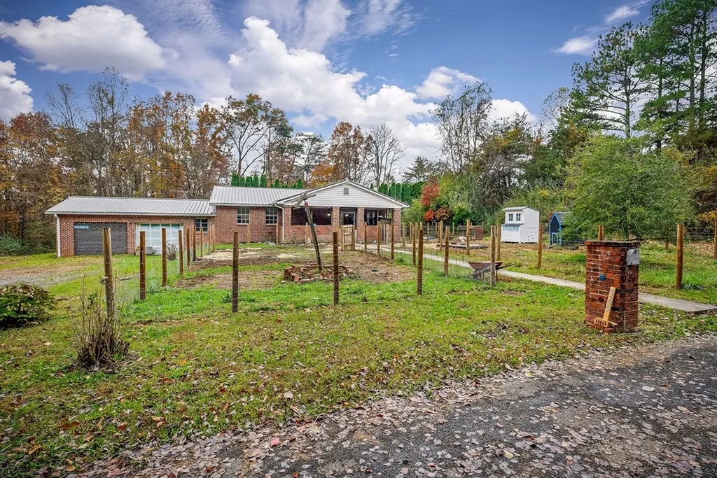 345 Jw Farris Drive Sparta TN 38583