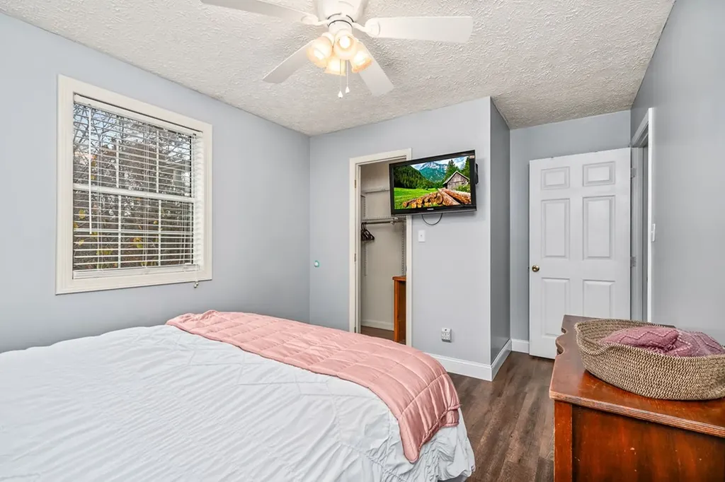 19 Honeysuckle Road Pikeville TN 37367