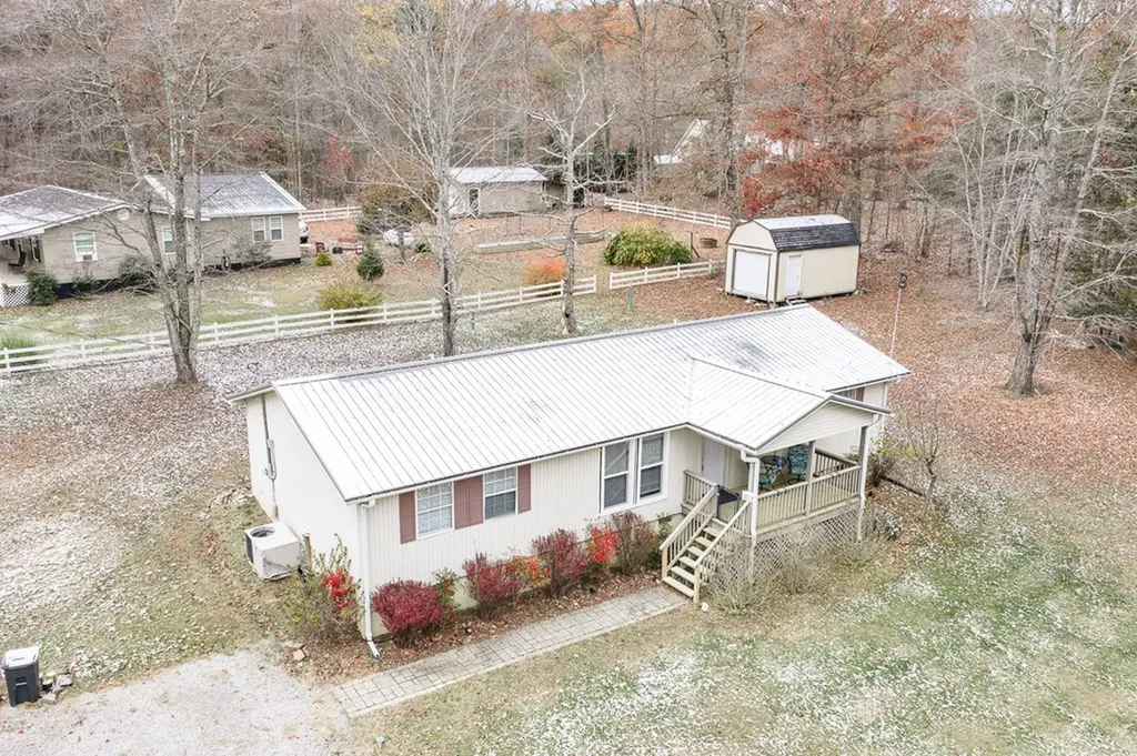 19 Honeysuckle Road Pikeville TN 37367