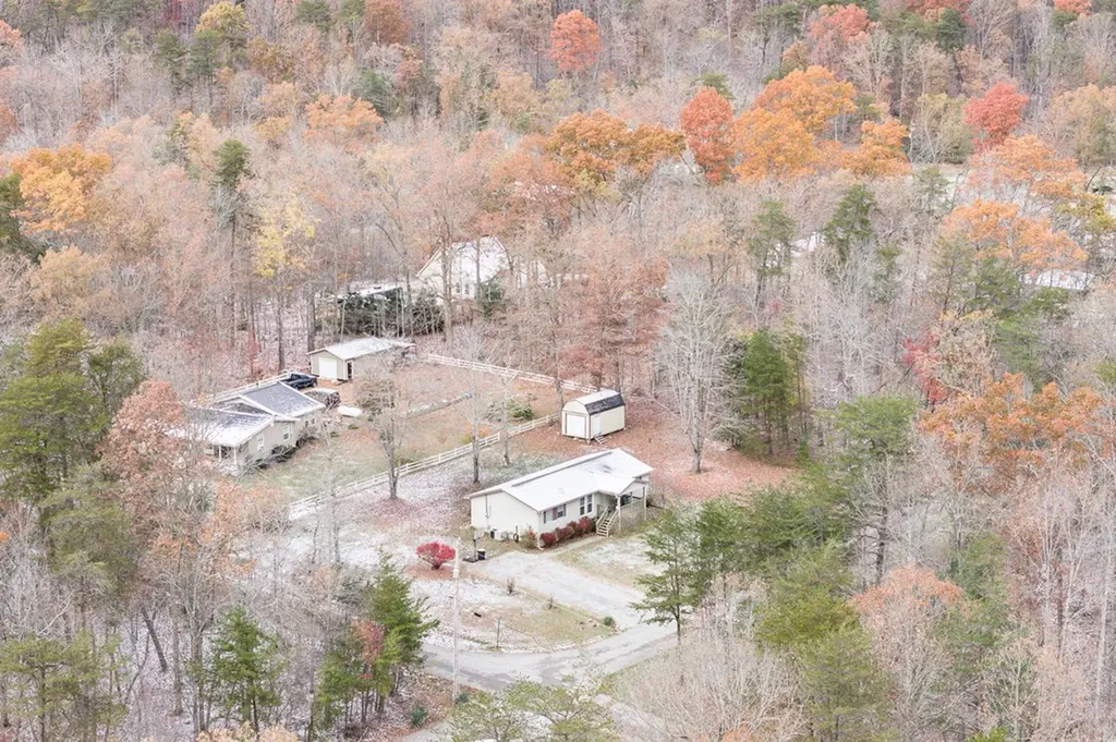 19 Honeysuckle Road Pikeville TN 37367