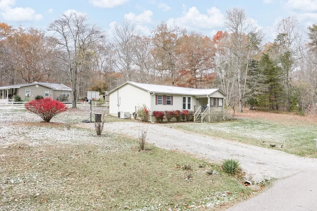 19 Honeysuckle Road Pikeville TN 37367