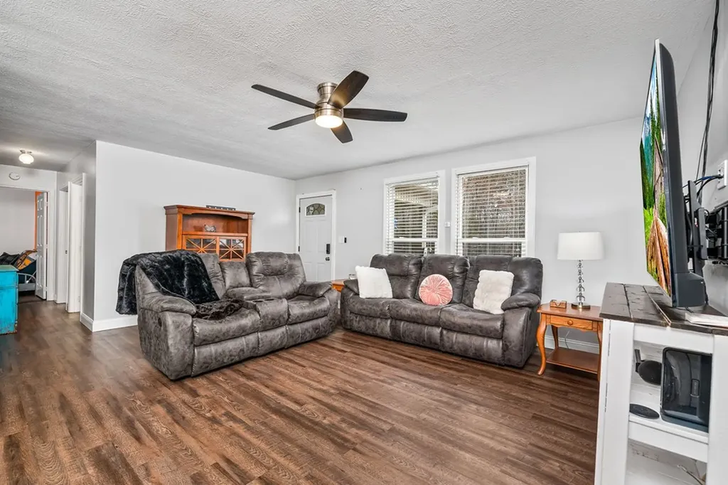 19 Honeysuckle Road Pikeville TN 37367