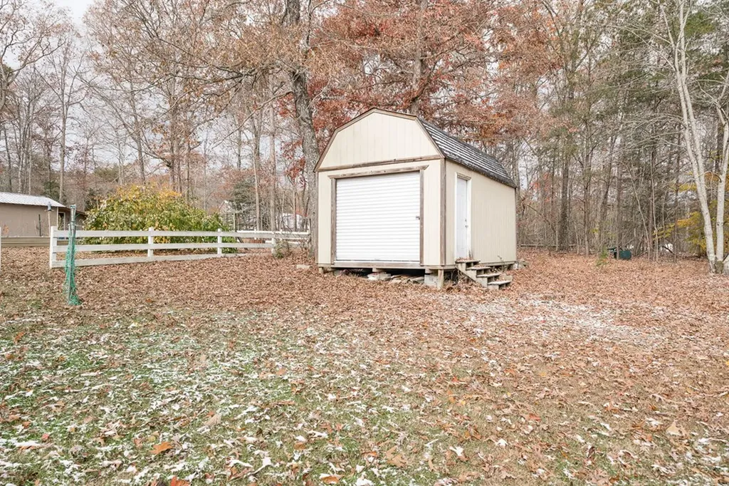 19 Honeysuckle Road Pikeville TN 37367