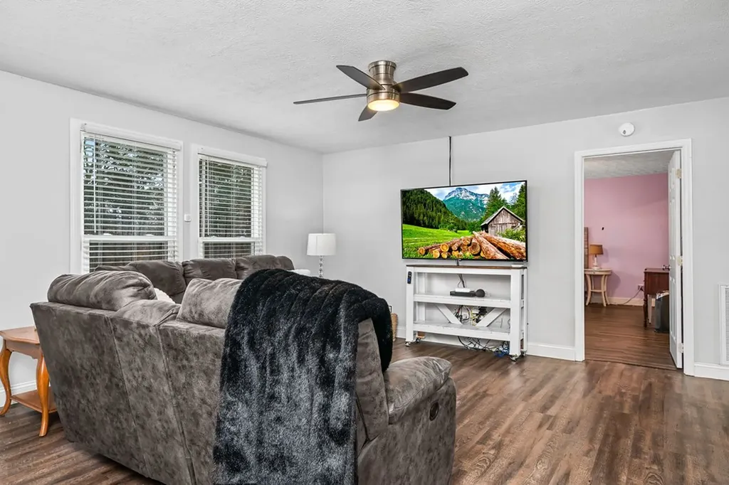 19 Honeysuckle Road Pikeville TN 37367