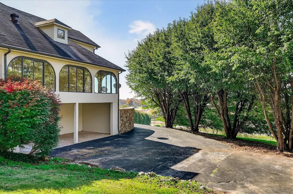 3300 Roberts Matthews Highway Sparta TN 38583