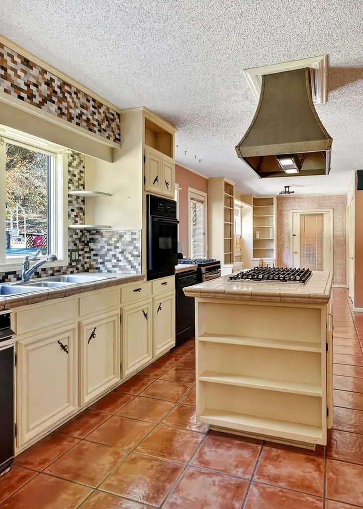 3300 Roberts Matthews Highway Sparta TN 38583